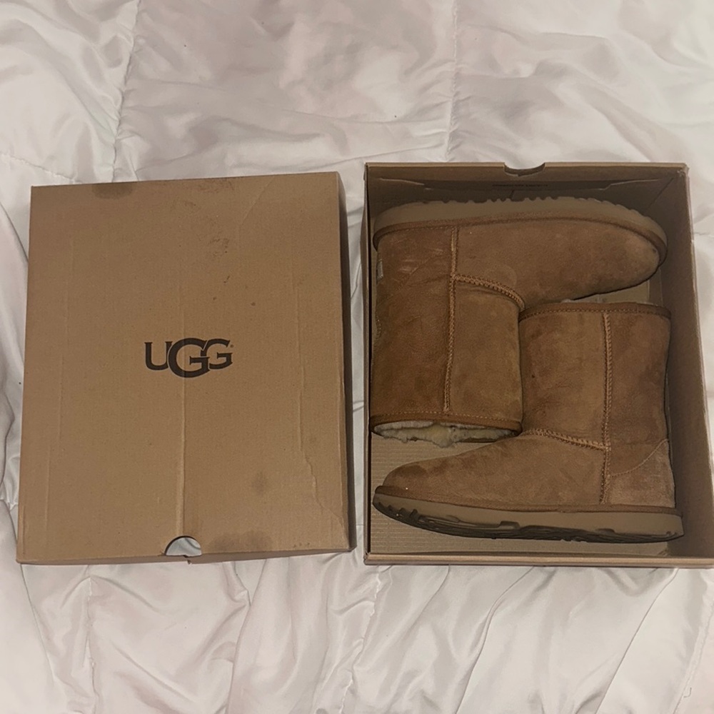 UGG boots 🫧 Size youth 5 , women 7